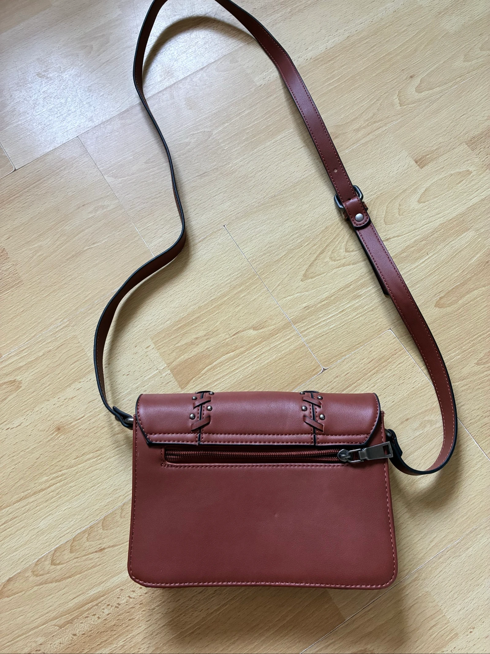 Bolsa a tiracolo 100% couro com tachas trançado ajustável nova – photo 2
